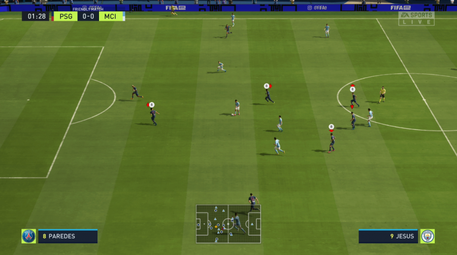 何人かのプレーヤーにはRスティックのアイコンがあり、FIFA22でスティックの変更がどのように機能するかを示しています