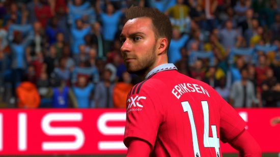 FIFA 23 レビュー Ultimate Team: ゲーム内で肩越しに見ているエリケン