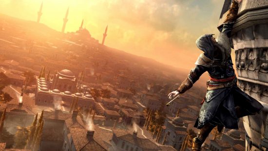 Assassin's Creed の最高のゲームのランキング: AC Revelations の Ezio クライミングの画像