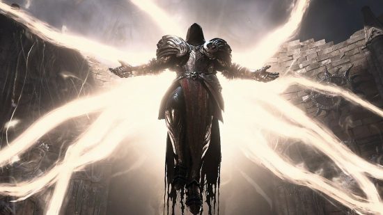 Diablo 4 のキャラクター: イナリウスは両腕と黄金の蔓のような翼を広げて浮かんでいます。