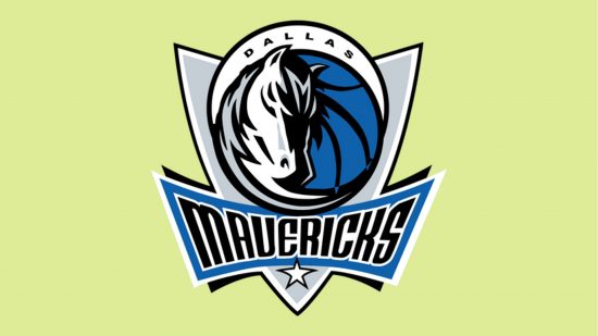 NBA 2K24 レーティング: 淡い緑色の背景にダラス マーベリックスのロゴ