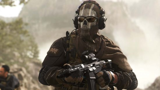 Modern Warfare 3 のキャラクター: マスクをかぶって武器を構えたゴースト。