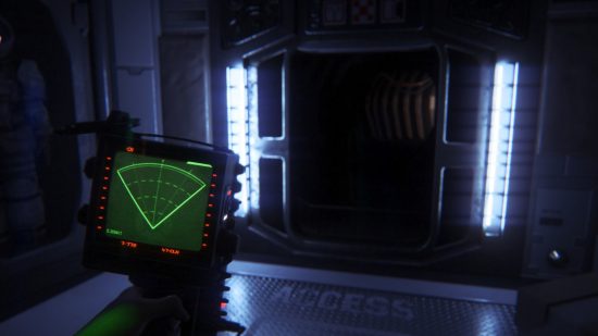 最高の宇宙ゲーム: 薄暗い廊下でレーダーや心拍検出装置を見ている人の一人称視点