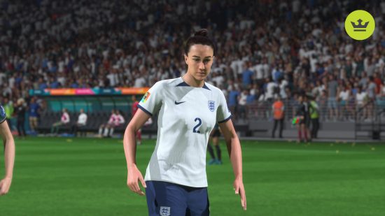 FC 24女子評価：イングランド代表の白いシャツと青いパンツを着たルーシー・ブロンズ