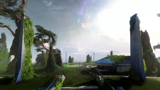 Destiny 2 The Final Shape: 証人の本拠地を見下ろす D1 タワー広場の画像。