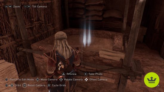 Assassin's Creed Mirage A Challenge Enigma: レンガで作られた小さな四角い溝の中にある A Challenge Enigma の場所を見ているプレイヤー。