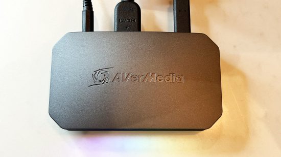 AVerMedia Live Gamer Ultra 2.1 に接続するケーブル