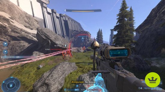 Halo Infinite レビュー 2024: プレイヤーは開けた草原環境で 2 人の敵を狙撃します。